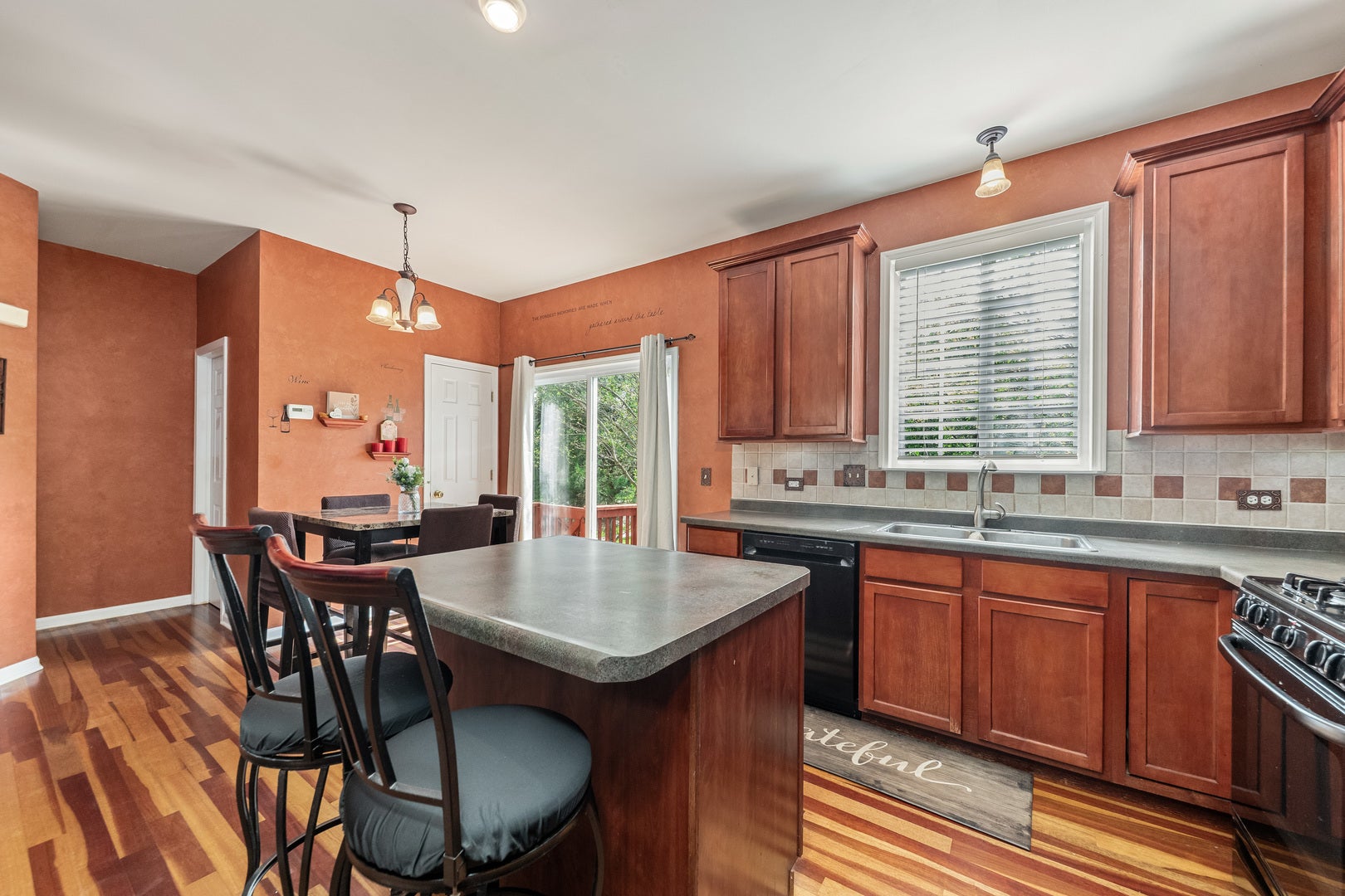 1895 Indian Hill Lane, Aurora, IL 60503 1895 Indian Hill Lane, Aurora, IL 60503