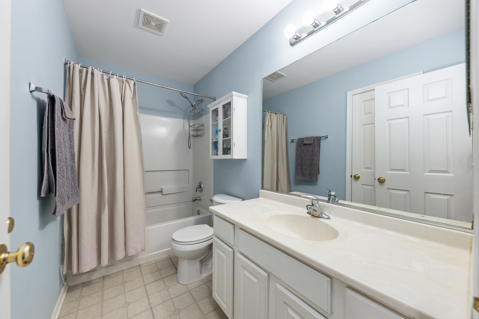 1895 Indian Hill Lane, Aurora, IL 60503 1895 Indian Hill Lane, Aurora, IL 60503
