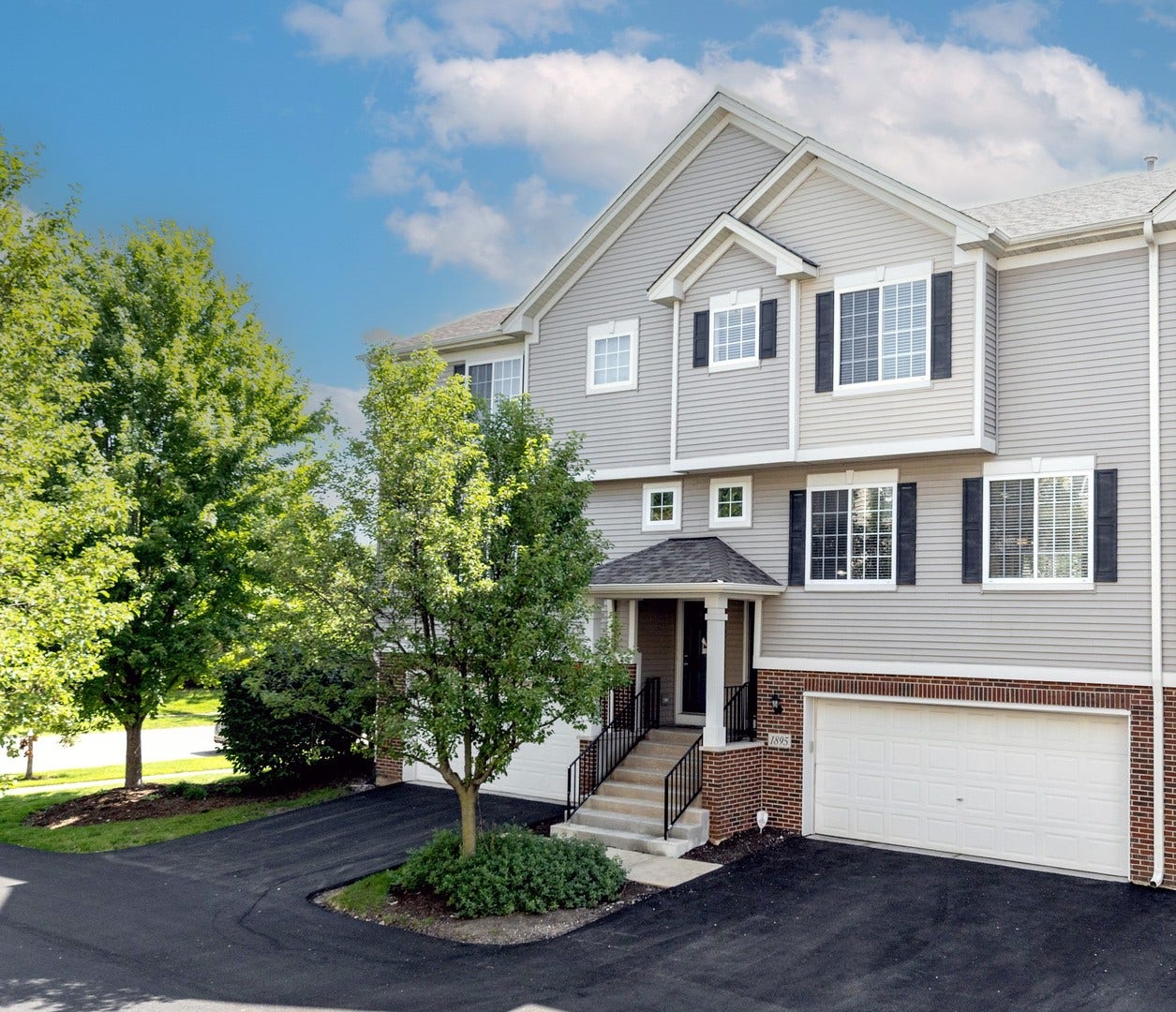 1895 Indian Hill Lane, Aurora, IL 60503 1895 Indian Hill Lane, Aurora, IL 60503