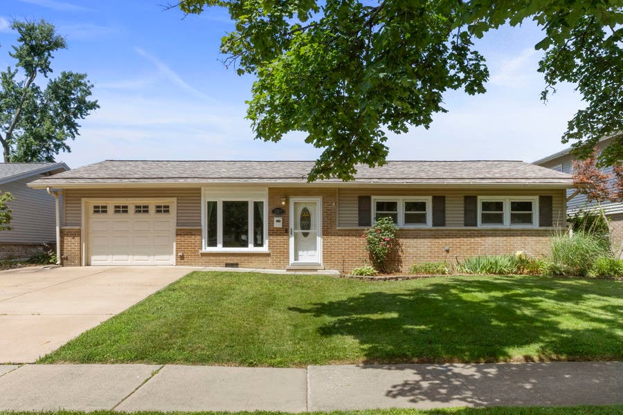 Property photo for 15200 Oxford Drive, Oak Forest, IL