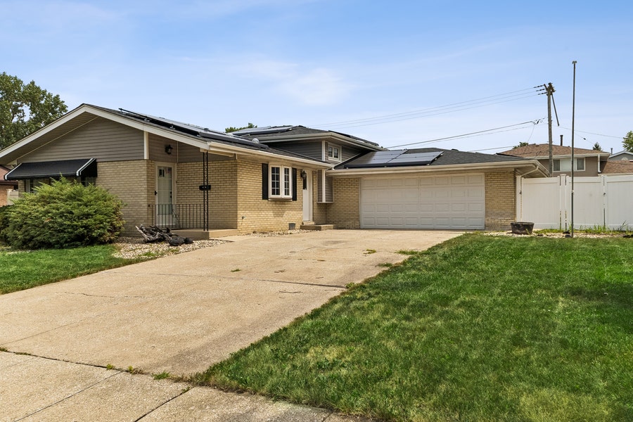 Property photo for 16457 Laura Lane, Oak Forest, IL