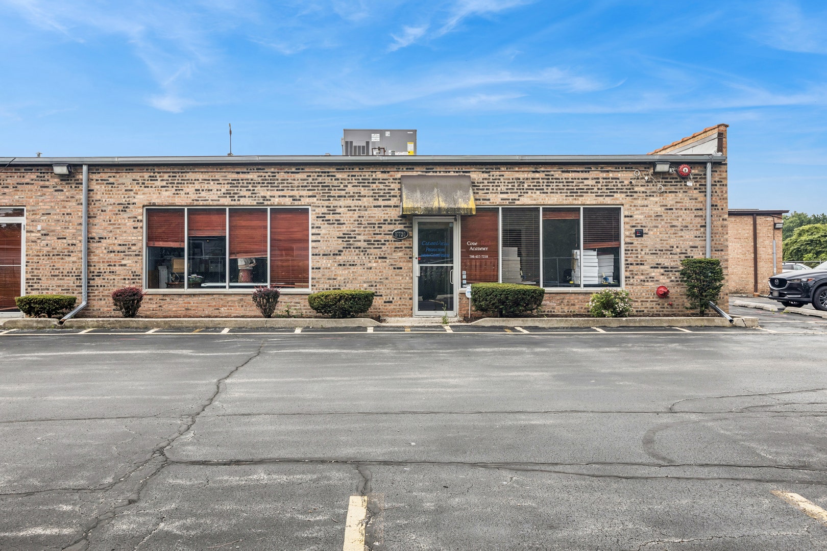17720 Oak Park Avenue, Tinley Park, IL 60477 17720 Oak Park Avenue, Tinley Park, IL 60477