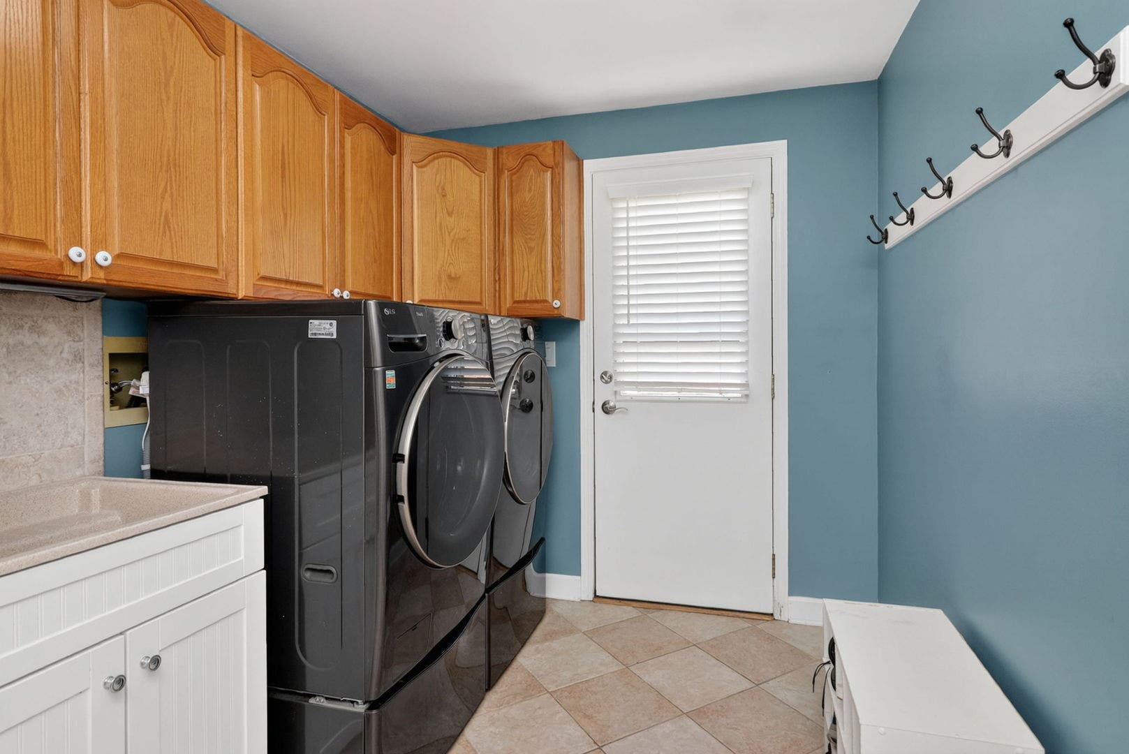 1110 Valley View Drive, Downers Grove, IL 60516 1110 Valley View Drive, Downers Grove, IL 60516