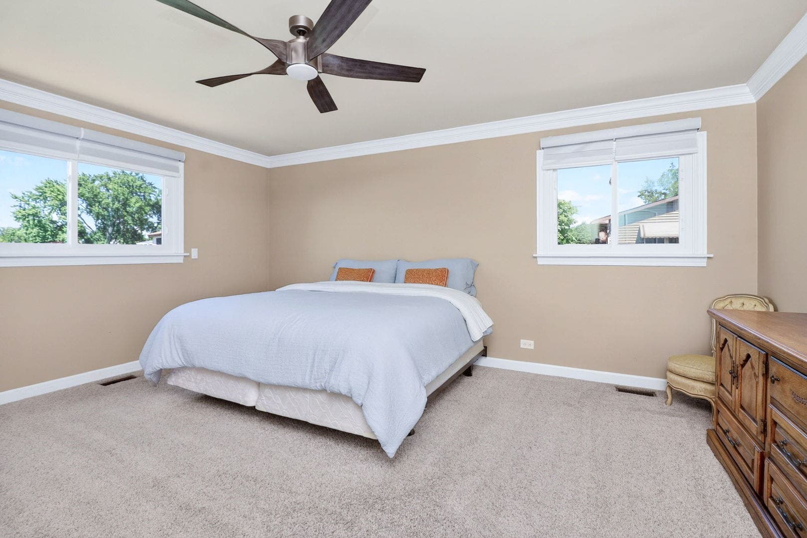1110 Valley View Drive, Downers Grove, IL 60516 1110 Valley View Drive, Downers Grove, IL 60516