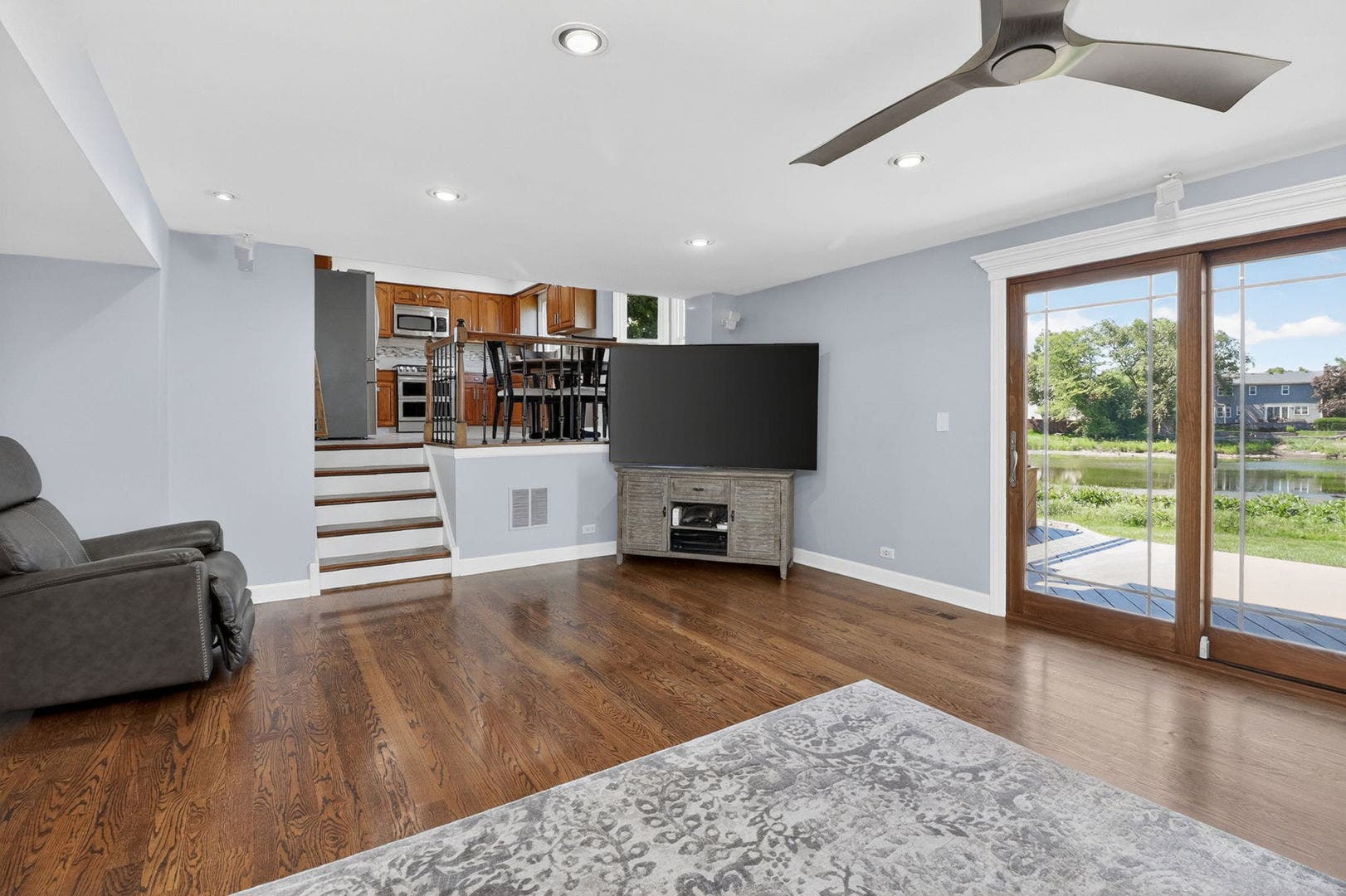 1110 Valley View Drive, Downers Grove, IL 60516 1110 Valley View Drive, Downers Grove, IL 60516