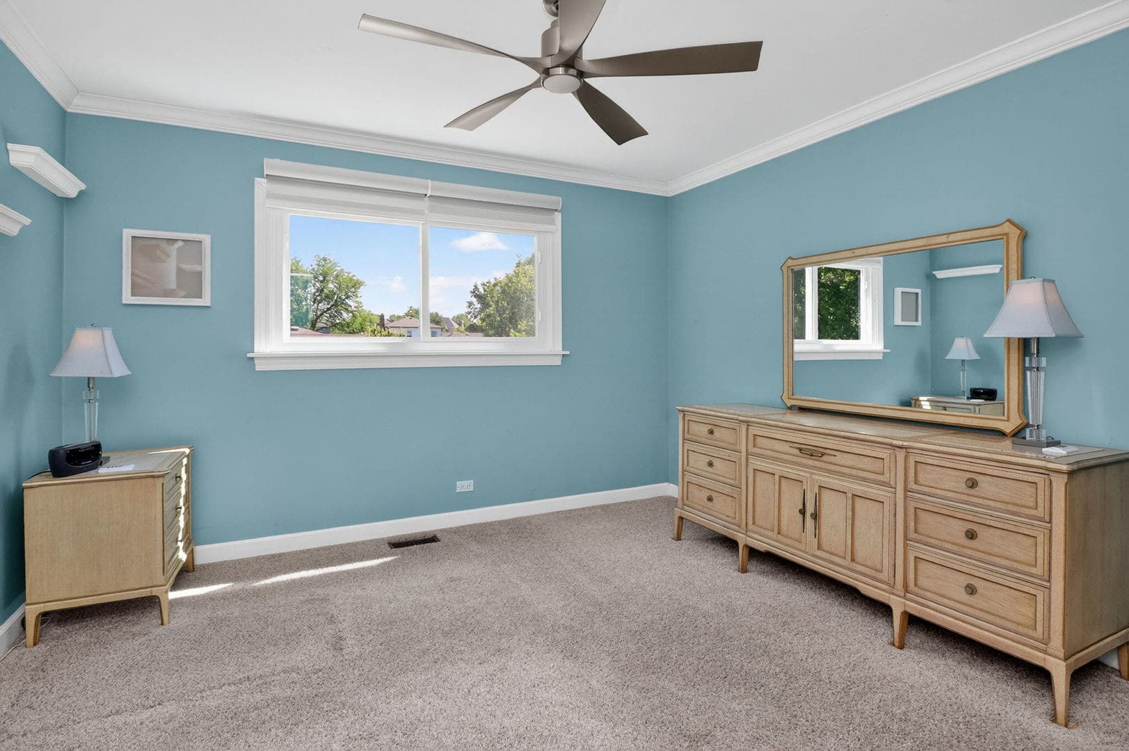 1110 Valley View Drive, Downers Grove, IL 60516 1110 Valley View Drive, Downers Grove, IL 60516