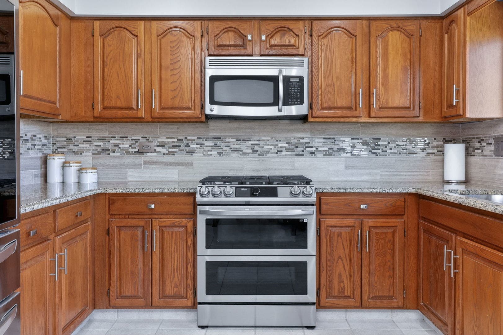 1110 Valley View Drive, Downers Grove, IL 60516 1110 Valley View Drive, Downers Grove, IL 60516