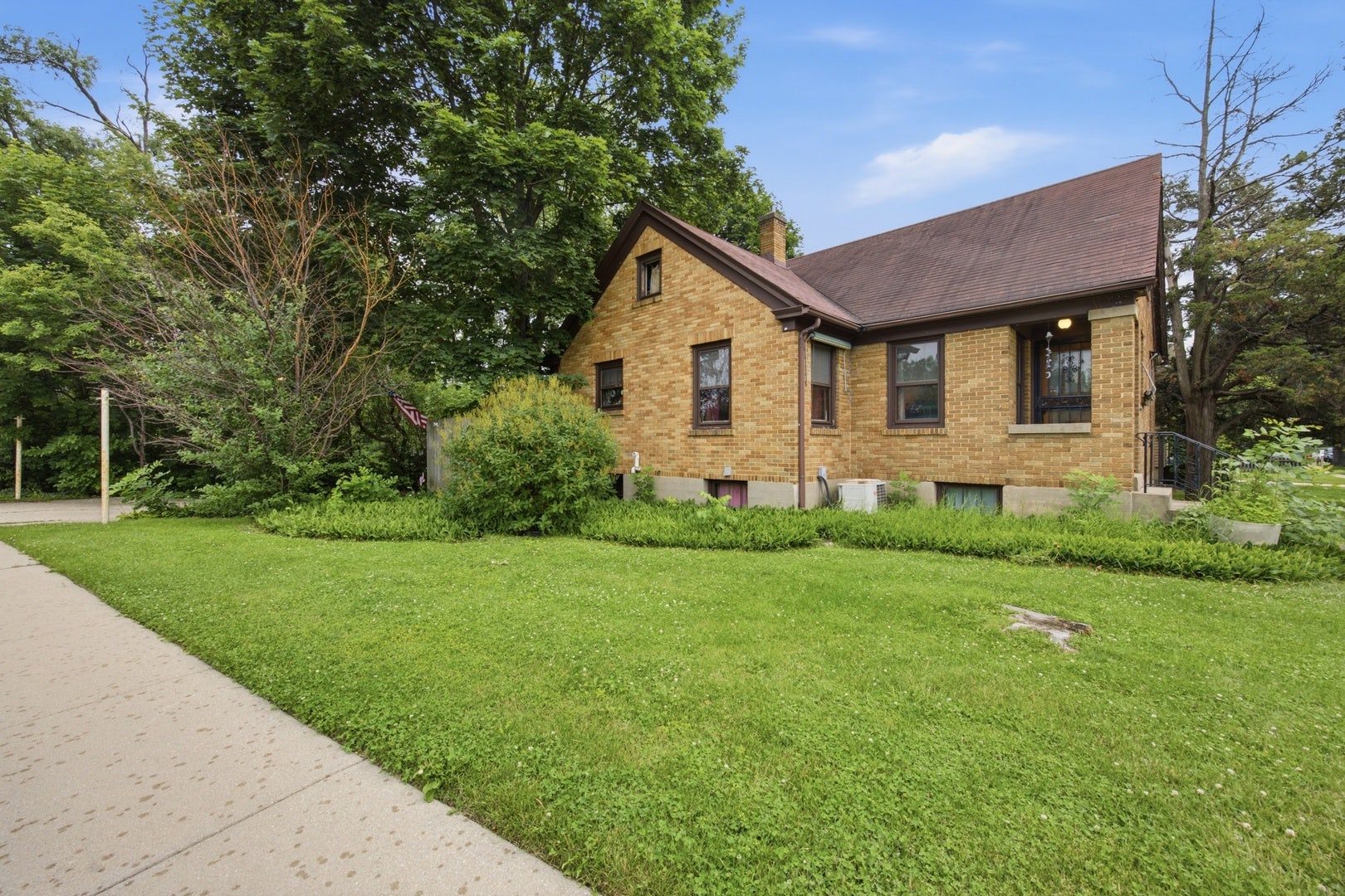 45 N Aldine Street, Elgin, IL 60123 45 N Aldine Street, Elgin, IL 60123
