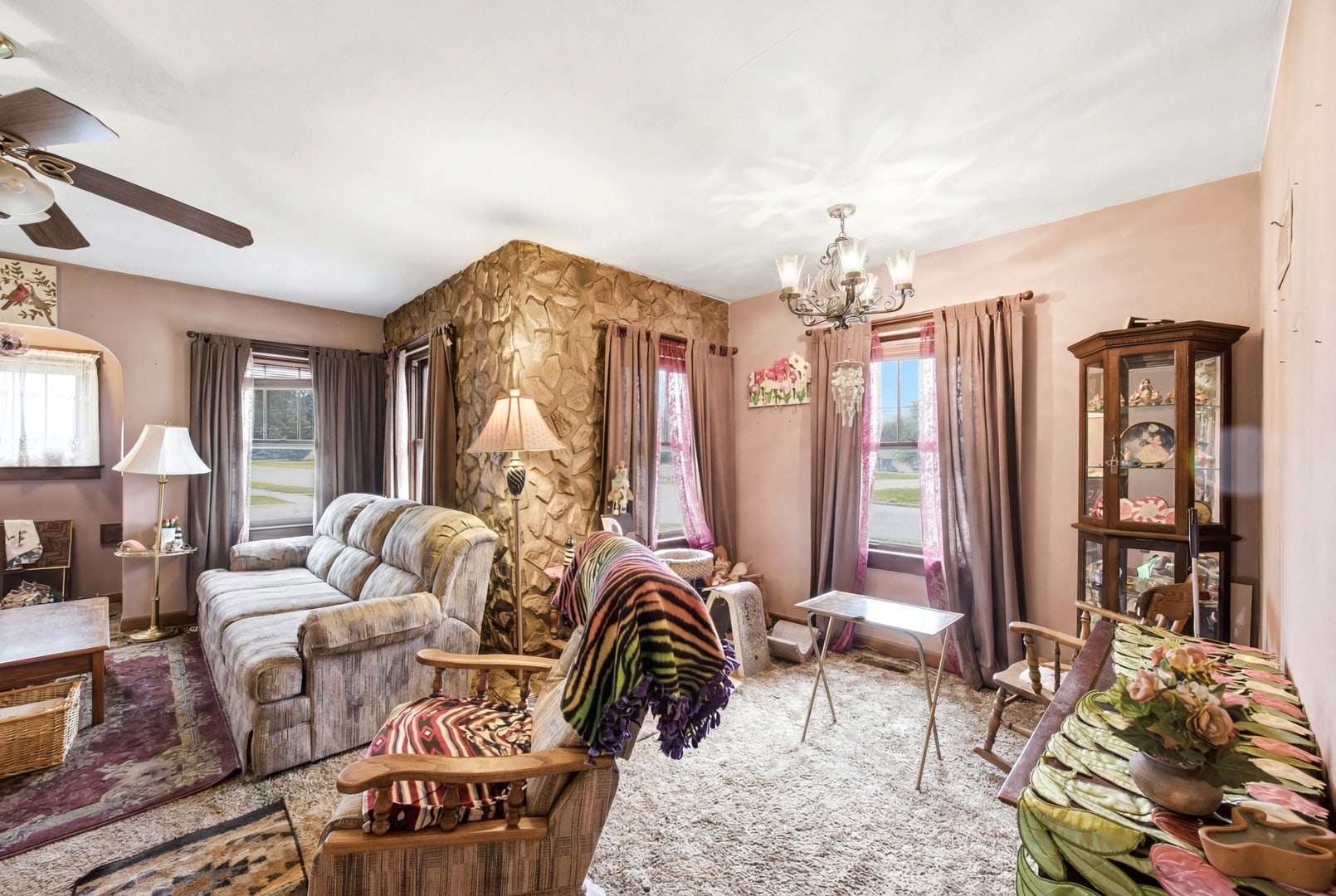 45 N Aldine Street, Elgin, IL 60123 45 N Aldine Street, Elgin, IL 60123