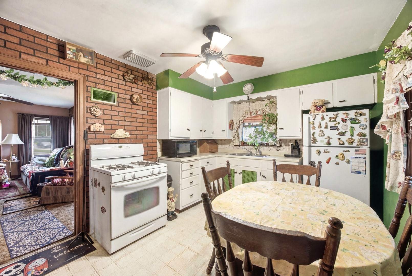 45 N Aldine Street, Elgin, IL 60123 45 N Aldine Street, Elgin, IL 60123