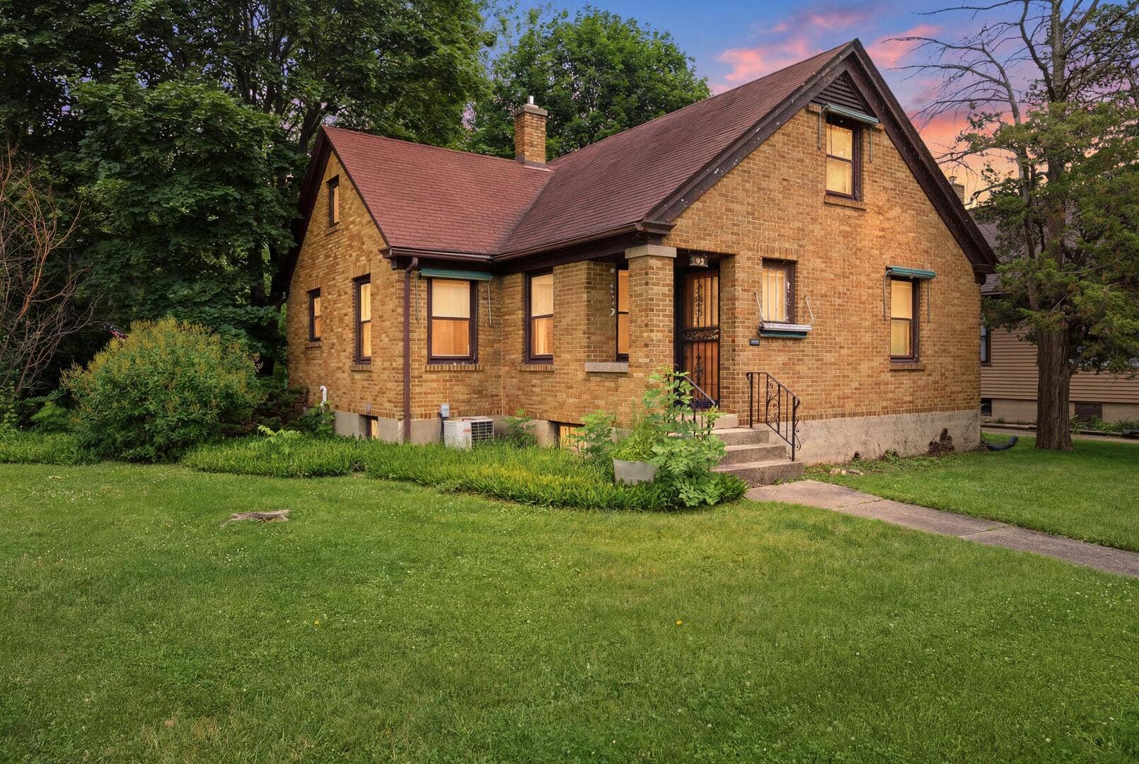 45 N Aldine Street, Elgin, IL 60123 45 N Aldine Street, Elgin, IL 60123