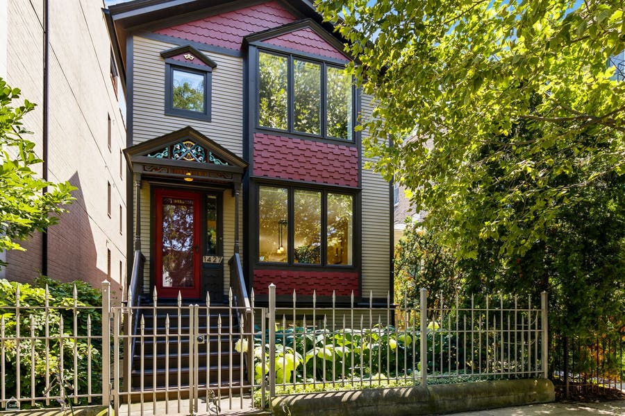 Property photo for 1427 W Huron Street, Chicago, IL