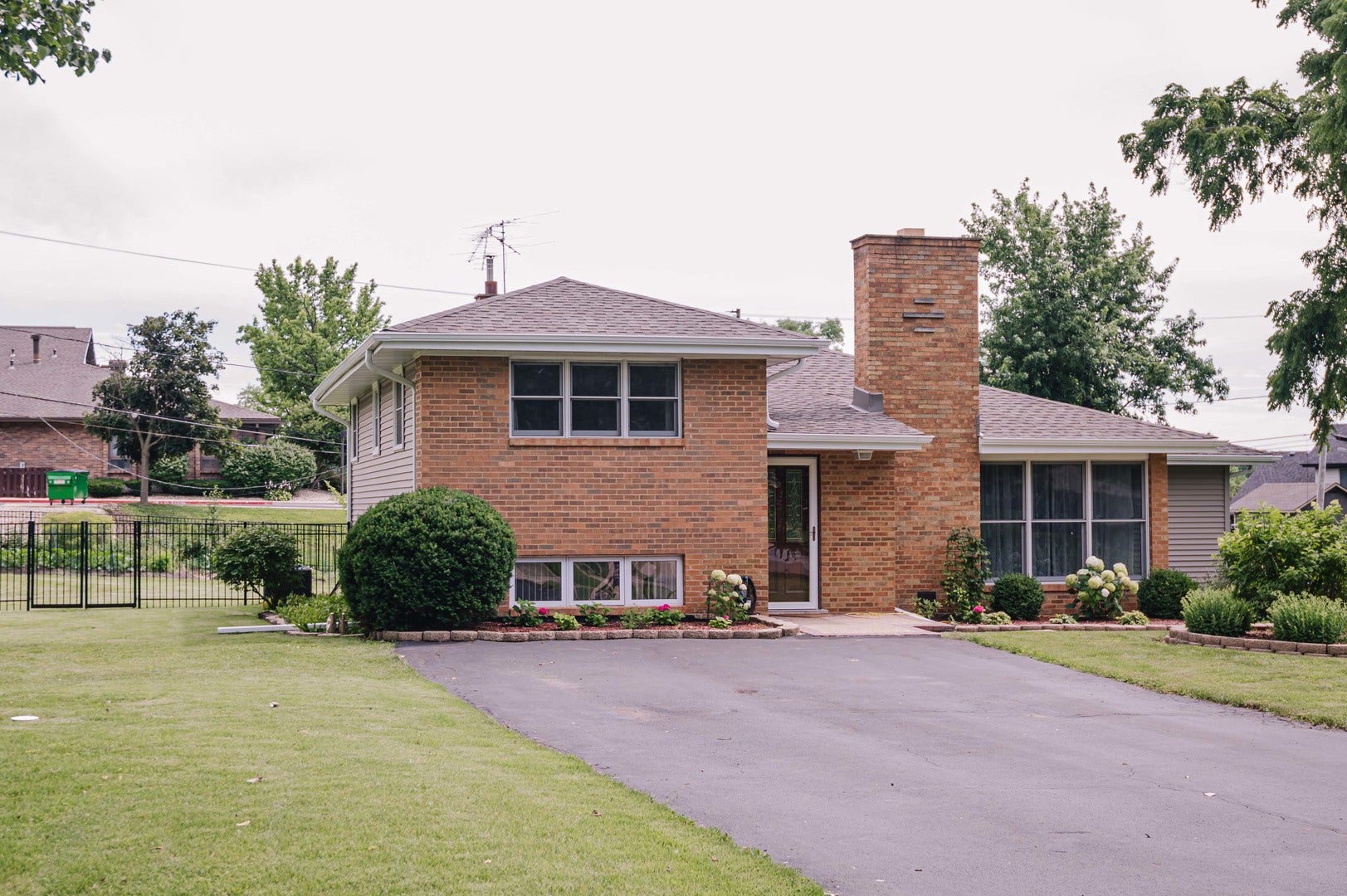 8827 W 131 Place, Orland Park, IL 60462 8827 W 131 Place, Orland Park, IL 60462