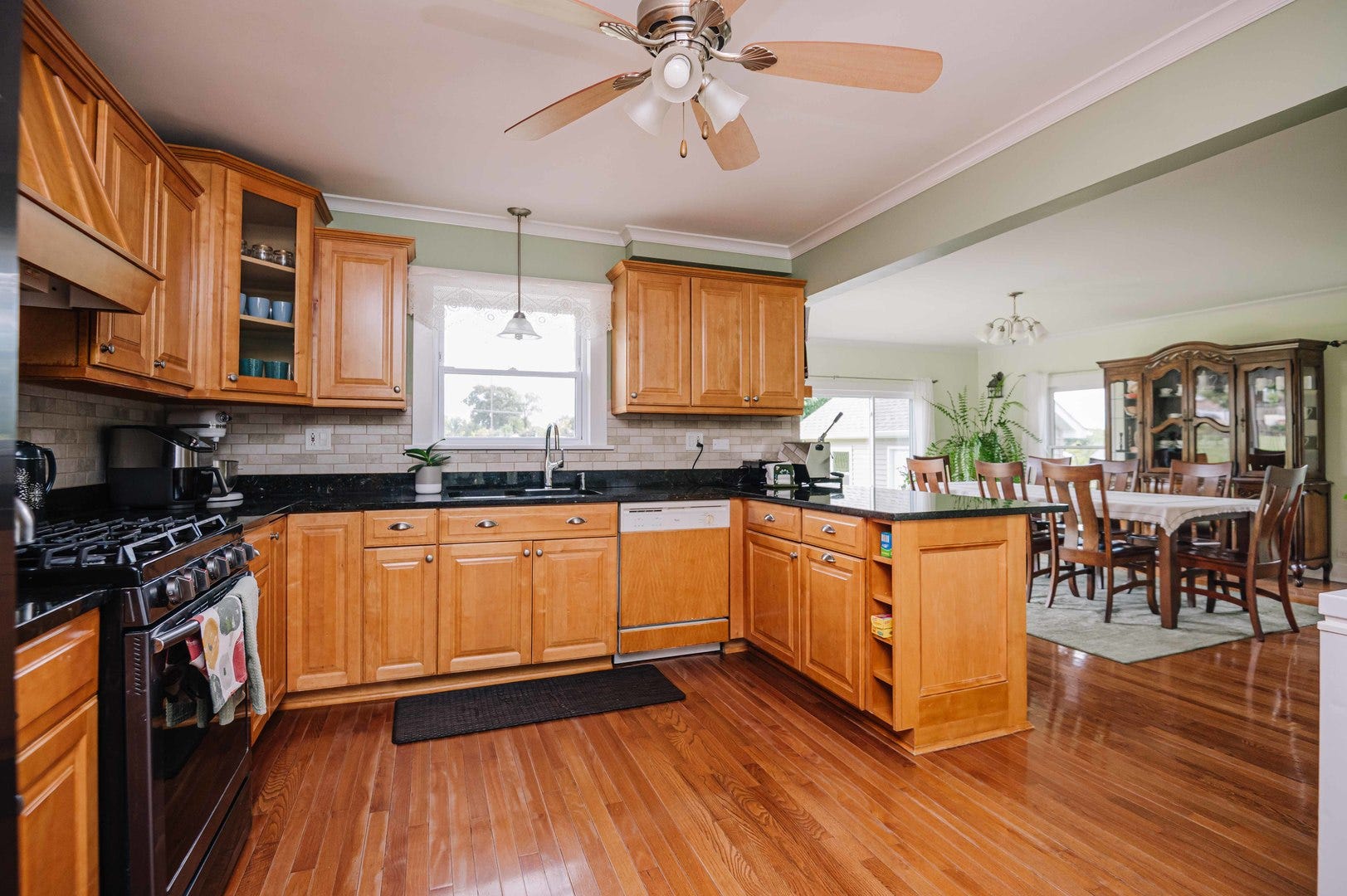 8827 W 131 Place, Orland Park, IL 60462 8827 W 131 Place, Orland Park, IL 60462