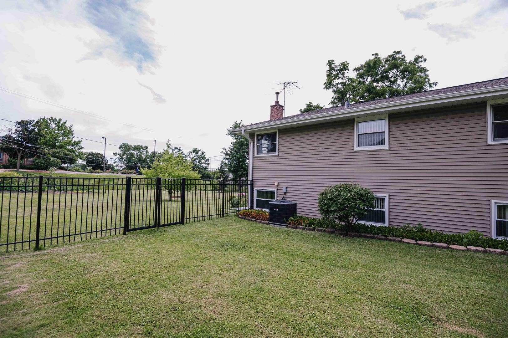 8827 W 131 Place, Orland Park, IL 60462 8827 W 131 Place, Orland Park, IL 60462