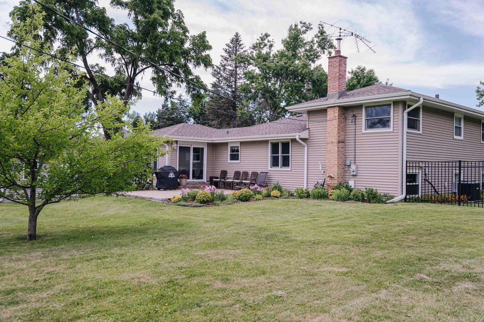 8827 W 131 Place, Orland Park, IL 60462 8827 W 131 Place, Orland Park, IL 60462
