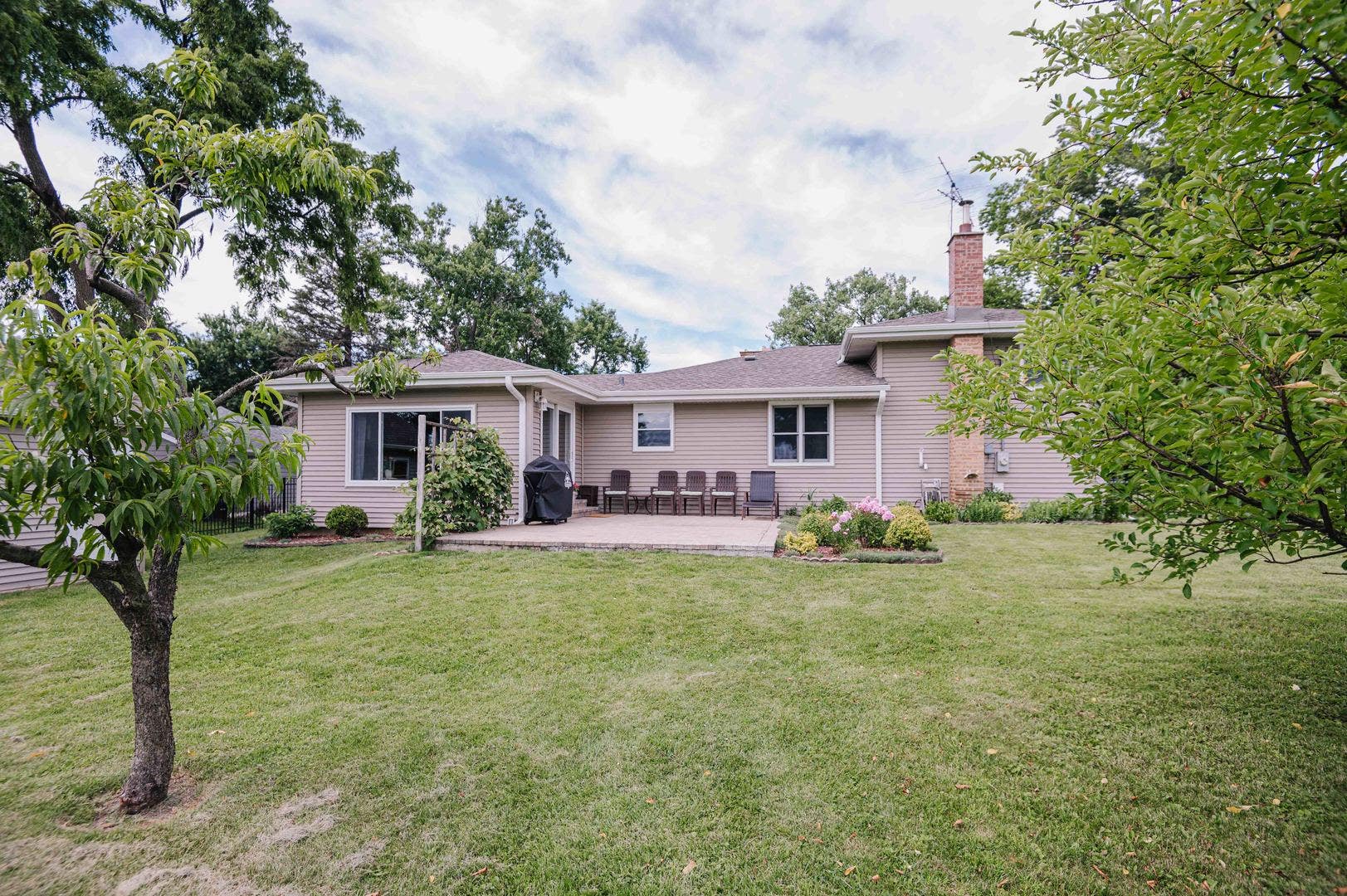 8827 W 131 Place, Orland Park, IL 60462 8827 W 131 Place, Orland Park, IL 60462