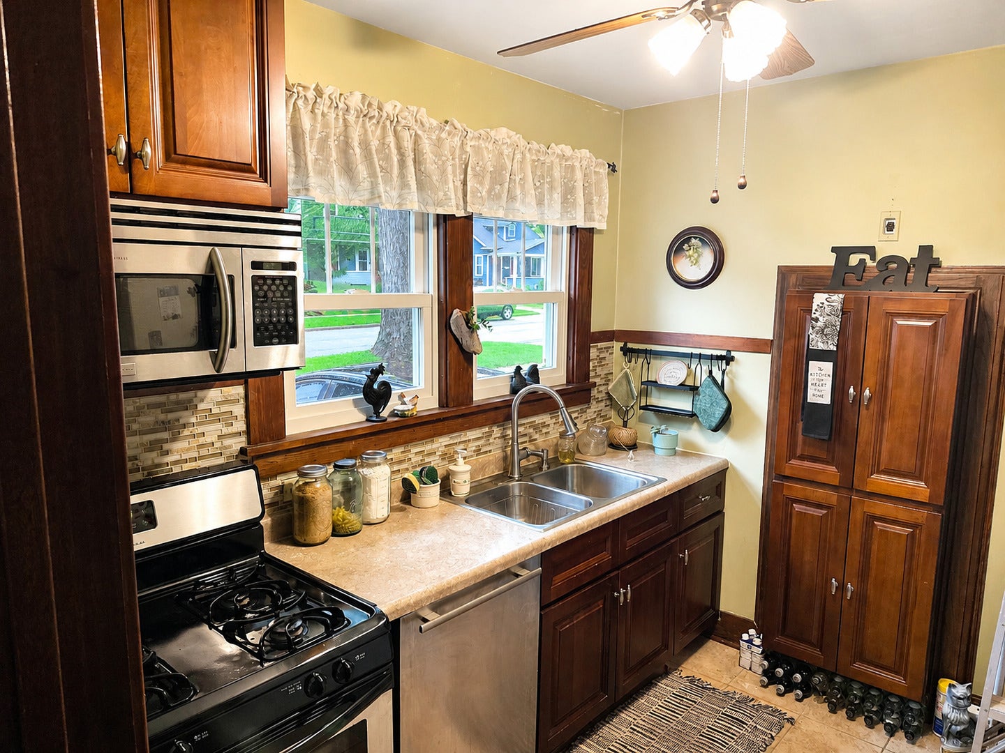 621 Lincoln Avenue, Elgin, IL 60120 621 Lincoln Avenue, Elgin, IL 60120
