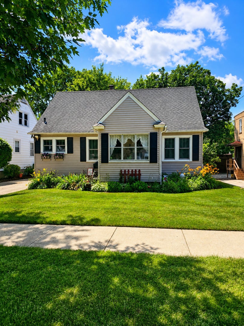 621 Lincoln Avenue, Elgin, IL 60120 621 Lincoln Avenue, Elgin, IL 60120
