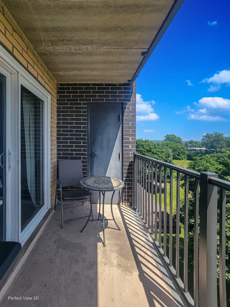 5400 Walnut Avenue, #406, Downers Grove, IL 60515