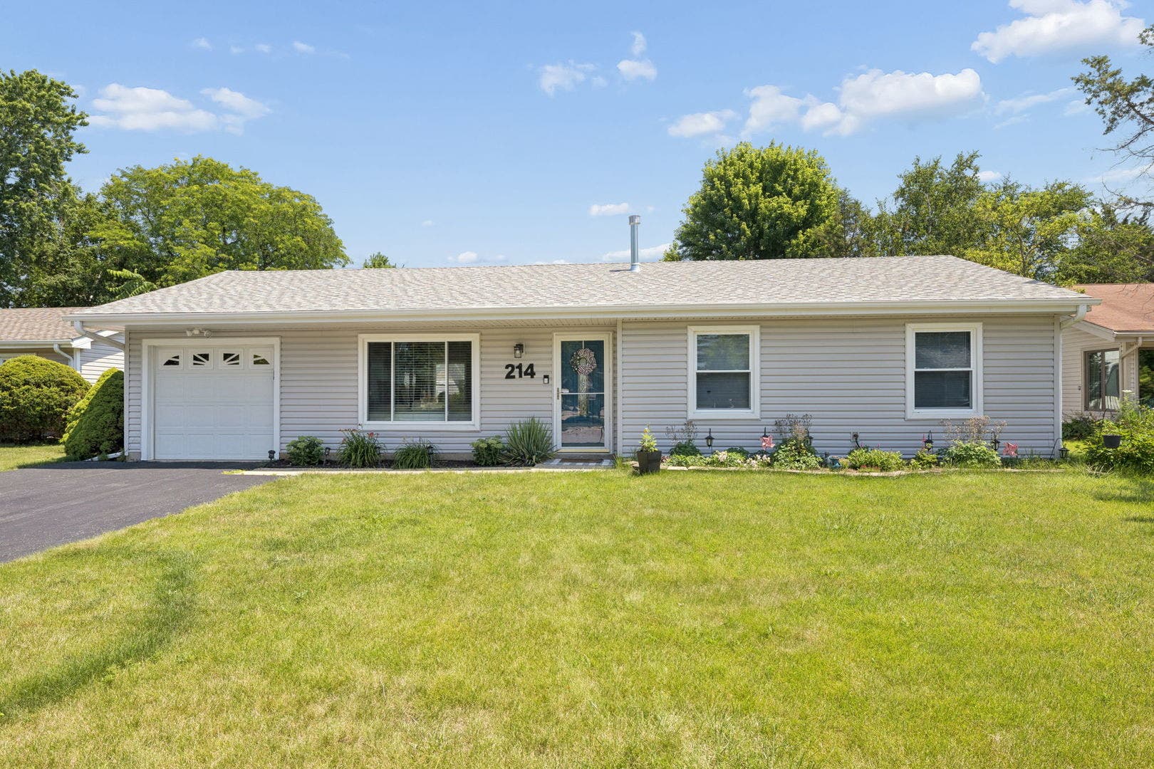 214 Lincolnshire Lane, Bolingbrook, IL 60440 214 Lincolnshire Lane, Bolingbrook, IL 60440