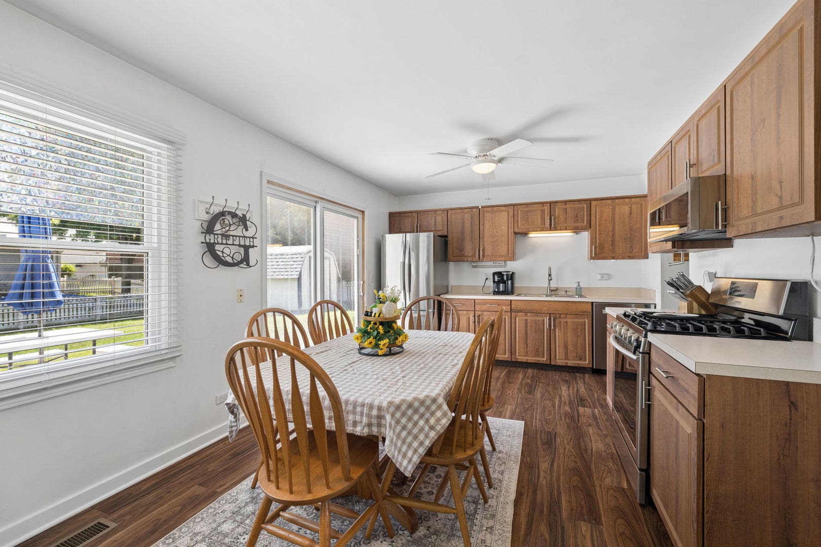 214 Lincolnshire Lane, Bolingbrook, IL 60440 214 Lincolnshire Lane, Bolingbrook, IL 60440