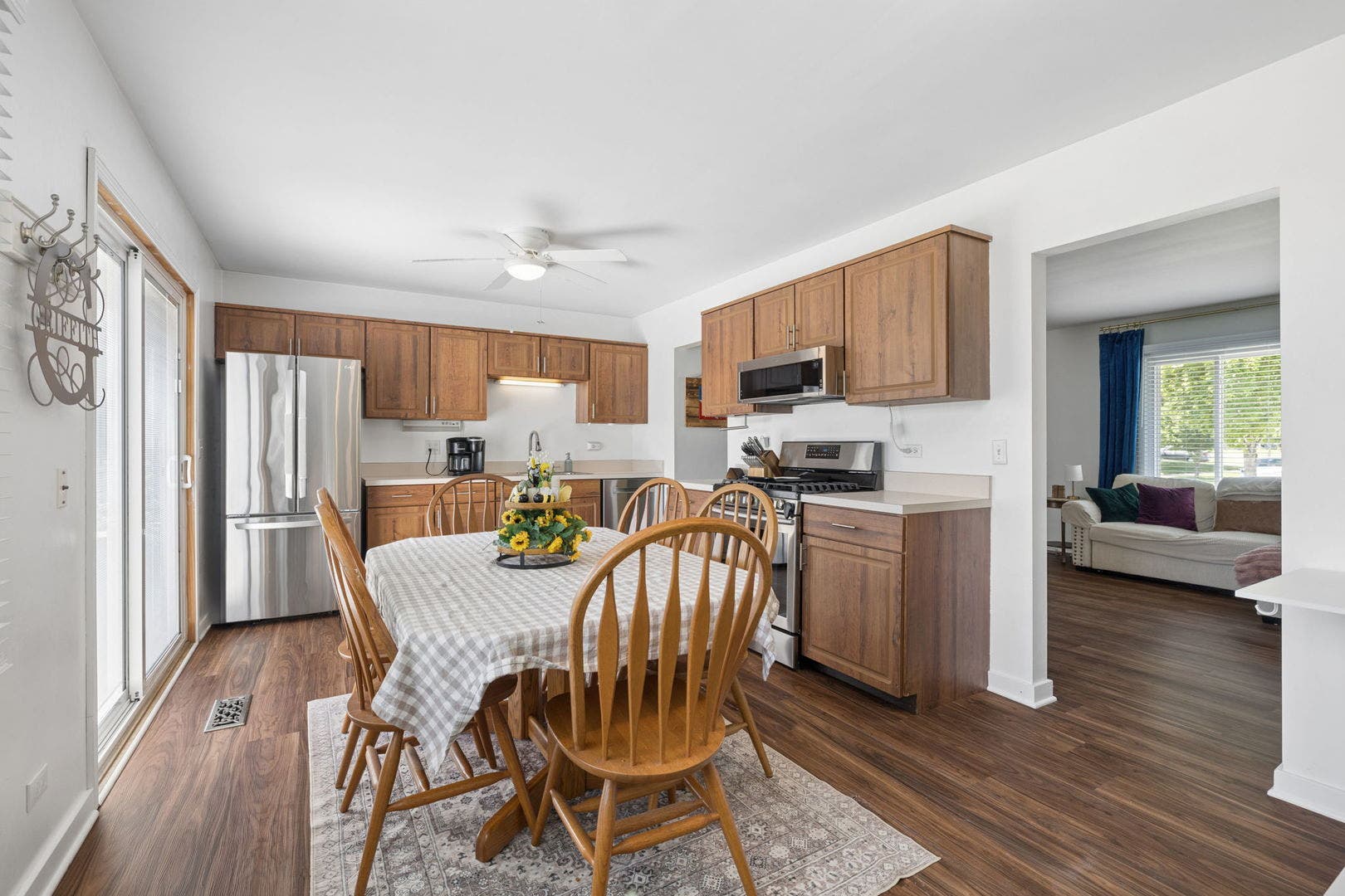 214 Lincolnshire Lane, Bolingbrook, IL 60440 214 Lincolnshire Lane, Bolingbrook, IL 60440