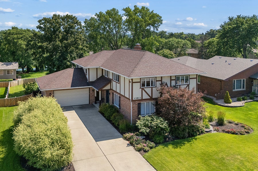 Property photo for 13813 W Dublin Drive, Homer Glen, IL