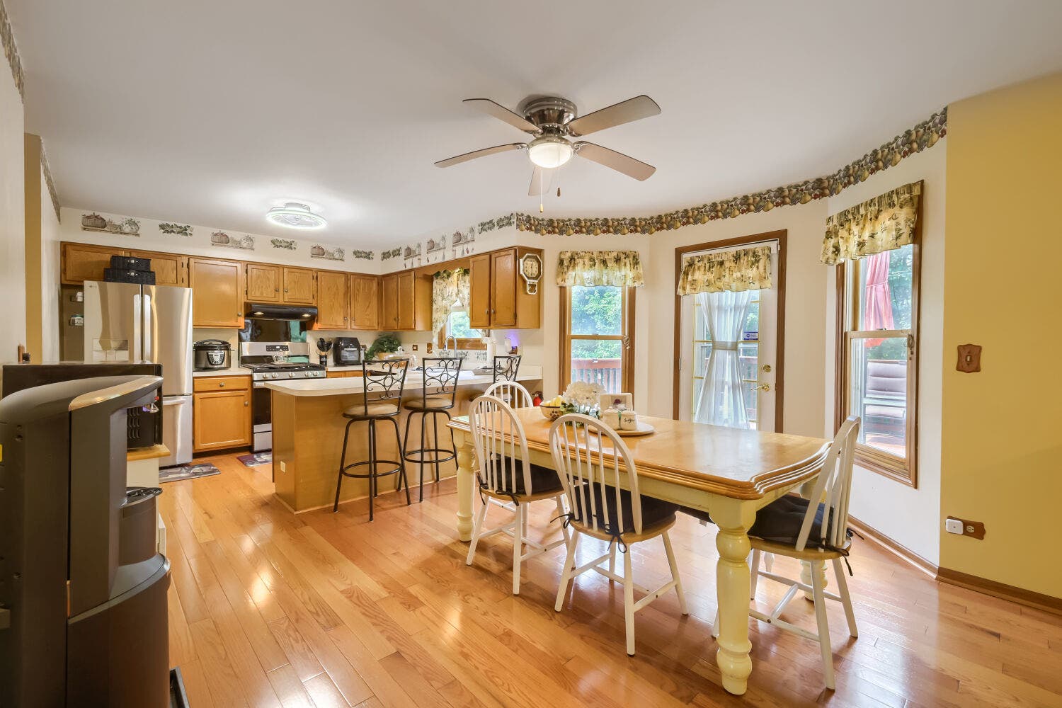 150 Winston Drive, Bolingbrook, IL 60440 150 Winston Drive, Bolingbrook, IL 60440