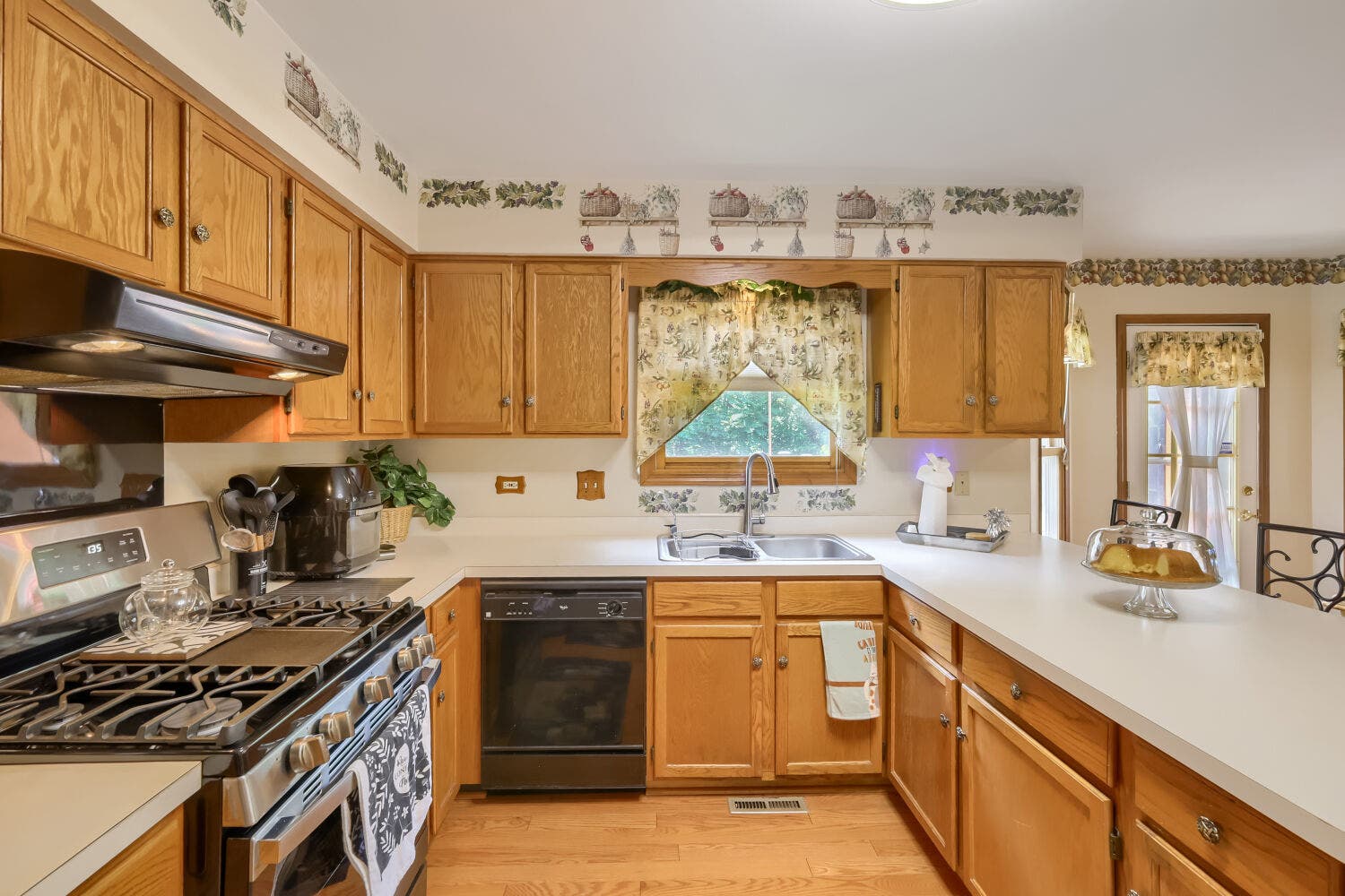 150 Winston Drive, Bolingbrook, IL 60440 150 Winston Drive, Bolingbrook, IL 60440