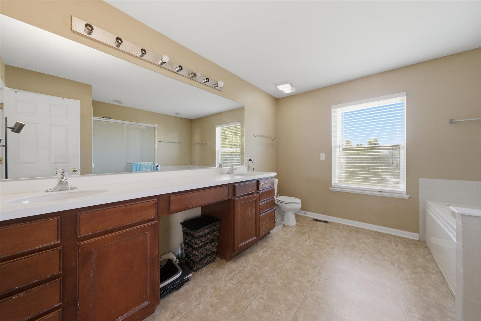 321 Claridge Circle, Bolingbrook, IL 60440 321 Claridge Circle, Bolingbrook, IL 60440