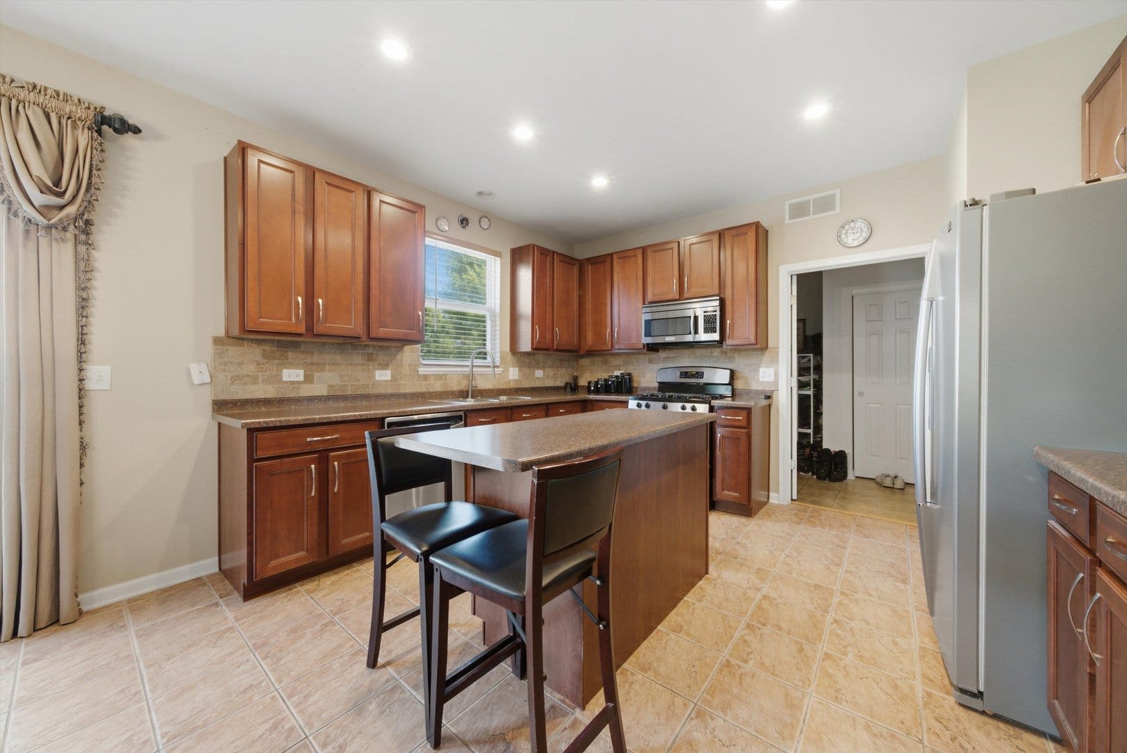 321 Claridge Circle, Bolingbrook, IL 60440 321 Claridge Circle, Bolingbrook, IL 60440