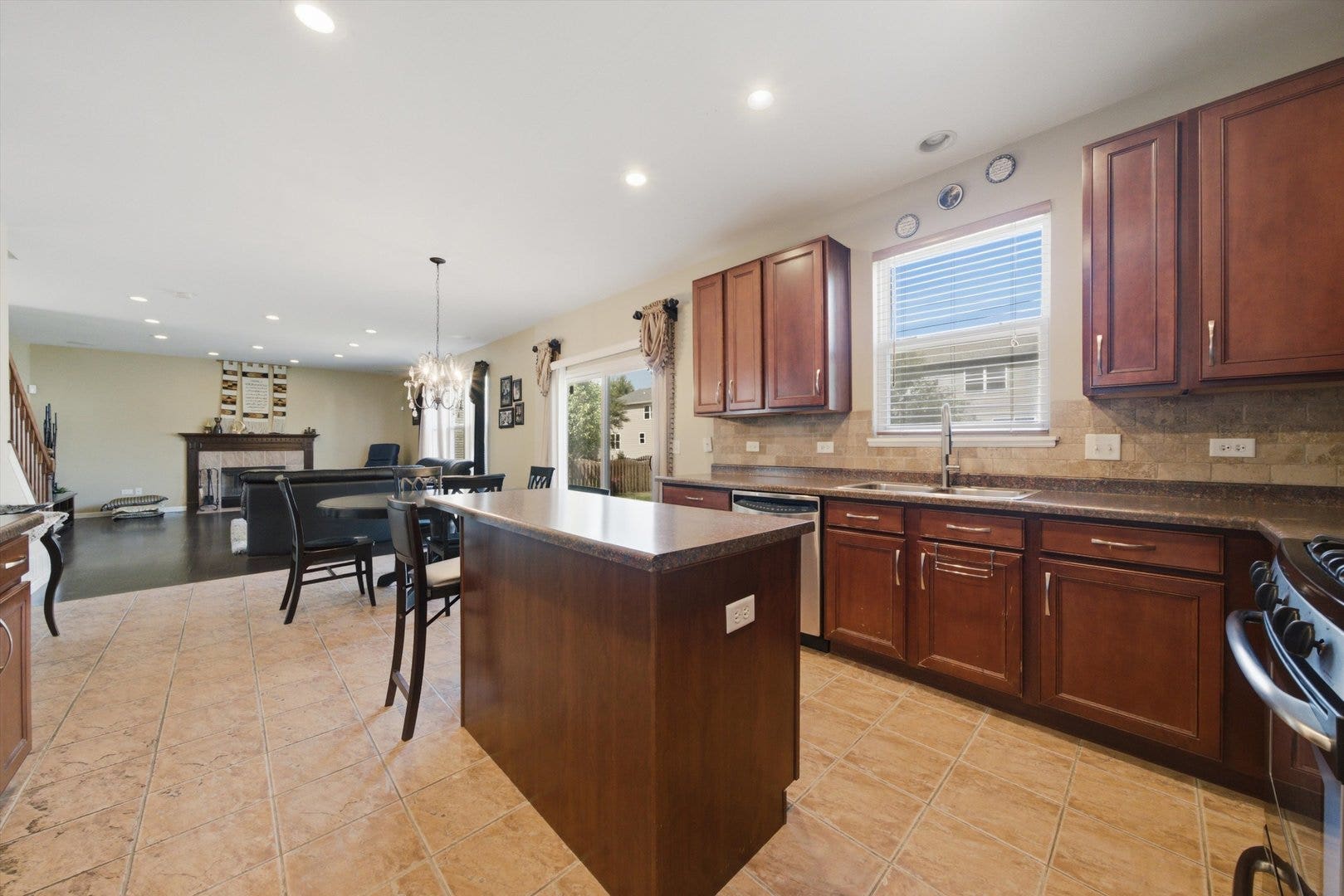 321 Claridge Circle, Bolingbrook, IL 60440 321 Claridge Circle, Bolingbrook, IL 60440