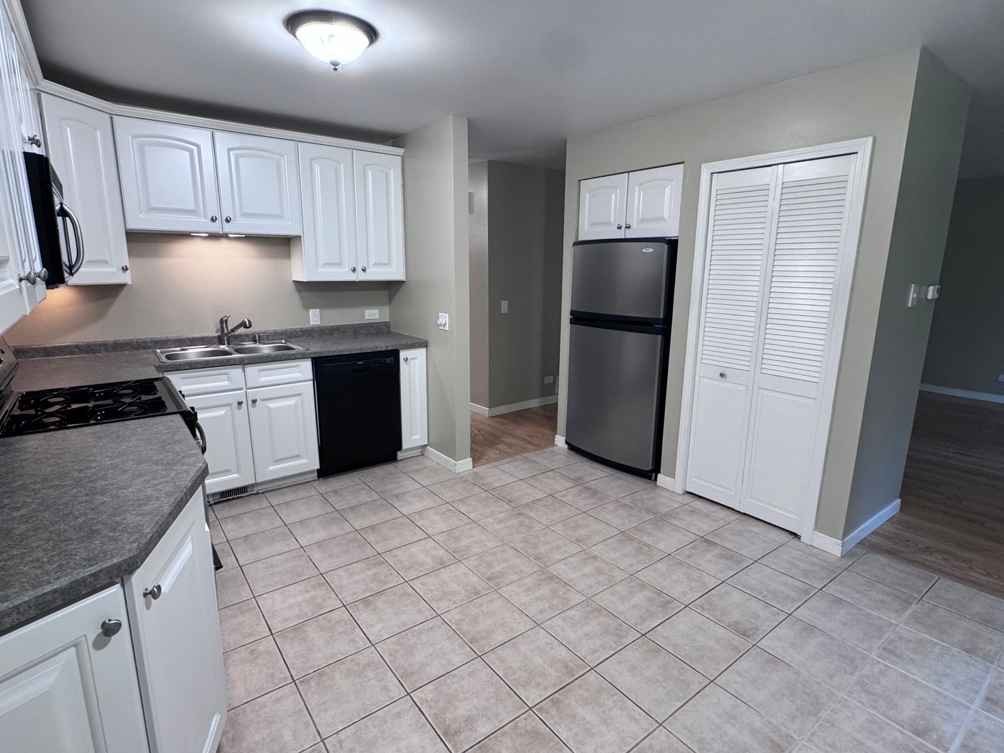 408 Heine Avenue, #408, Elgin, IL 60123 408 Heine Avenue, #408, Elgin, IL 60123