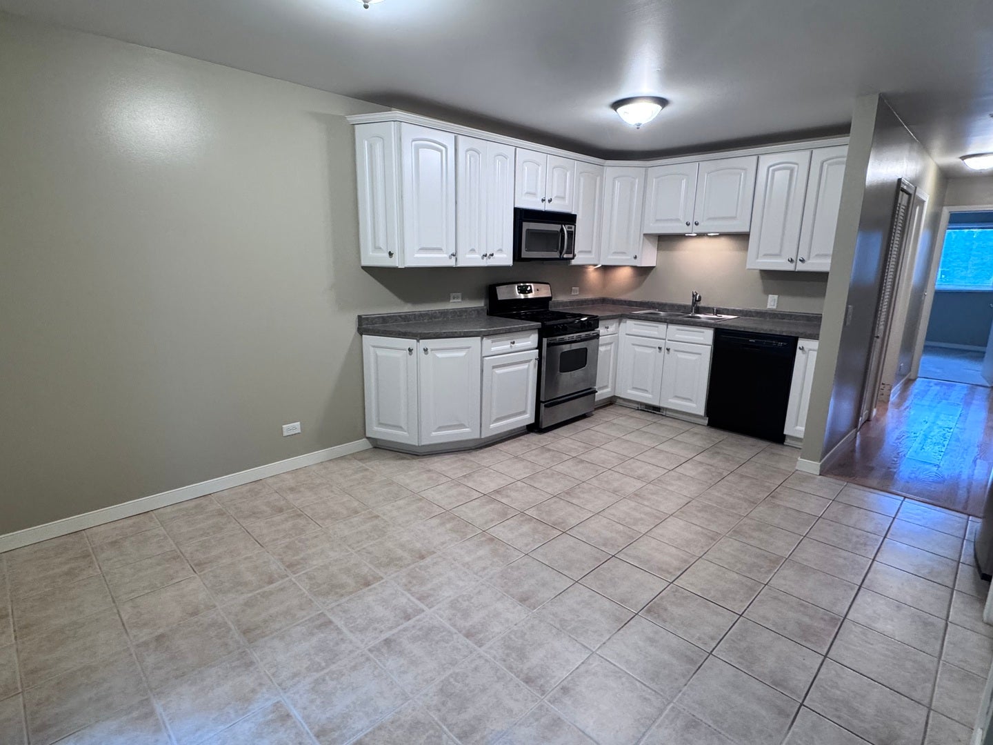 408 Heine Avenue, #408, Elgin, IL 60123 408 Heine Avenue, #408, Elgin, IL 60123