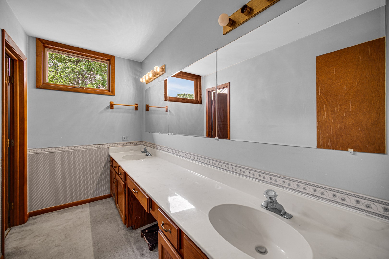2075 Valley Creek Drive, Elgin, IL 60123 2075 Valley Creek Drive, Elgin, IL 60123