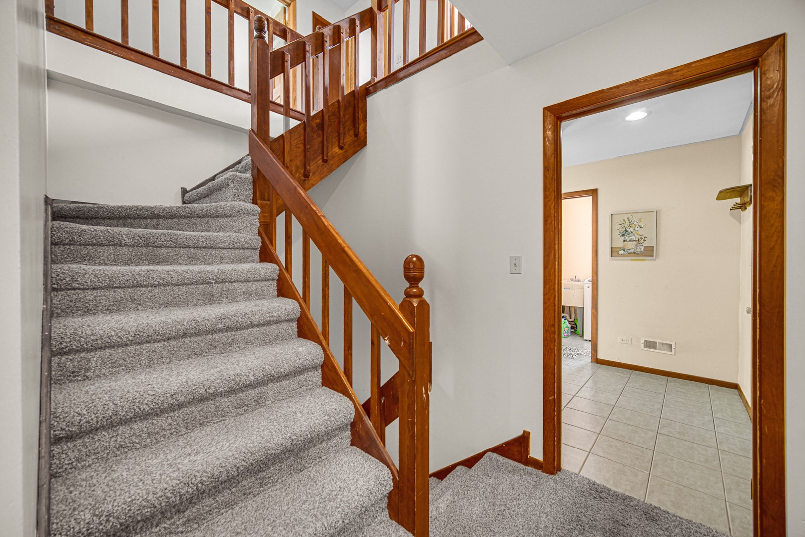 2075 Valley Creek Drive, Elgin, IL 60123 2075 Valley Creek Drive, Elgin, IL 60123