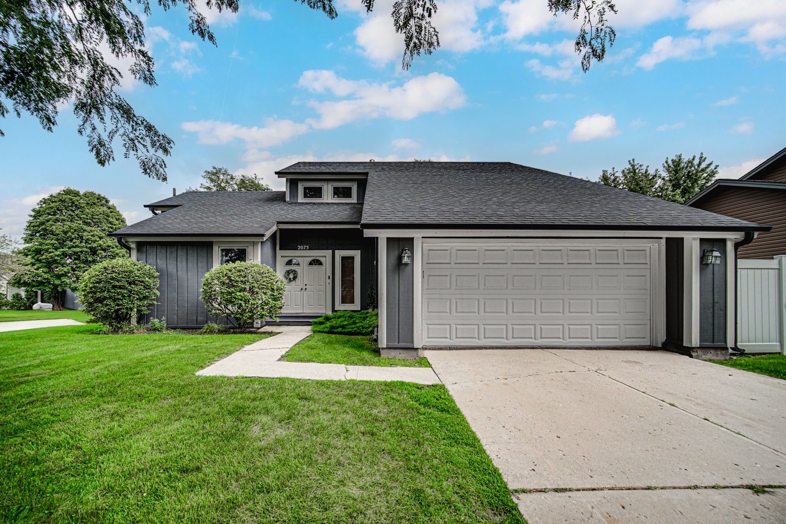 2075 Valley Creek Drive, Elgin, IL 60123 2075 Valley Creek Drive, Elgin, IL 60123