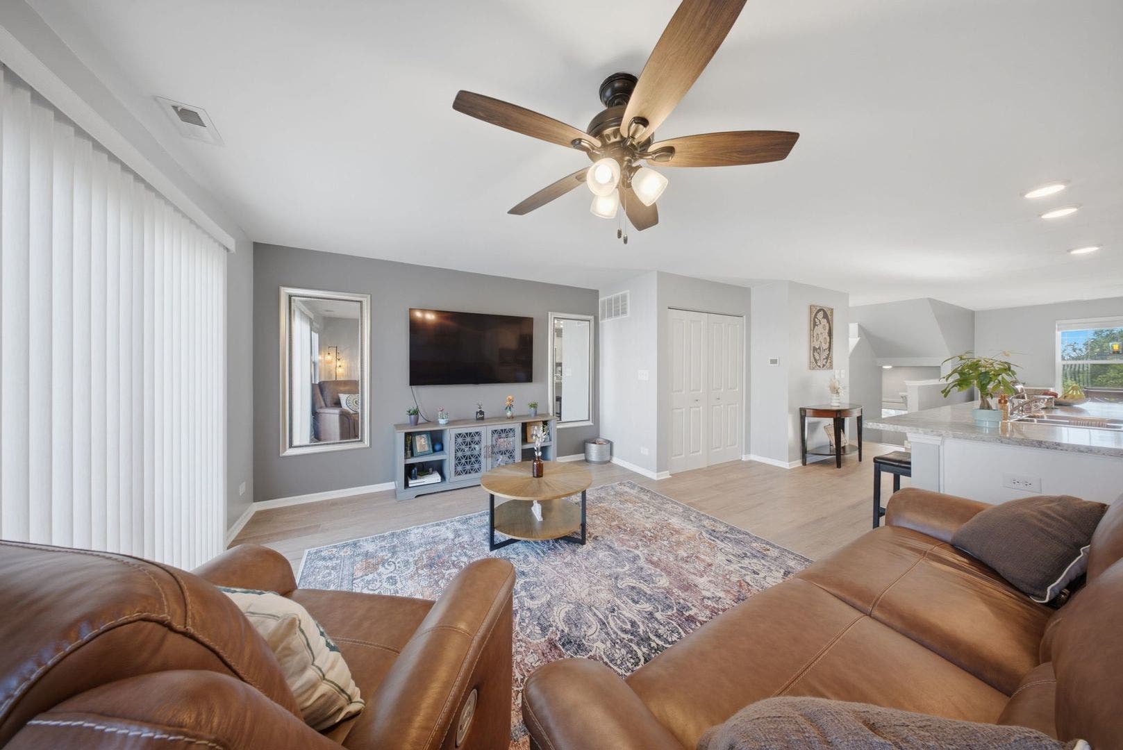 176 Goldenrod Drive, Elgin, IL 60124 176 Goldenrod Drive, Elgin, IL 60124