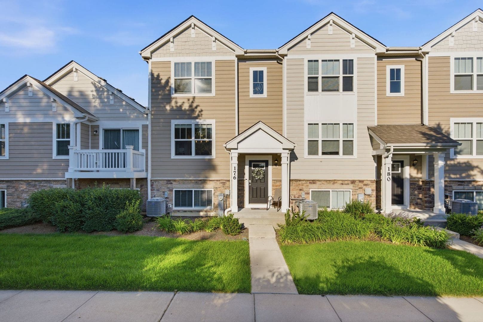 176 Goldenrod Drive, Elgin, IL 60124 176 Goldenrod Drive, Elgin, IL 60124