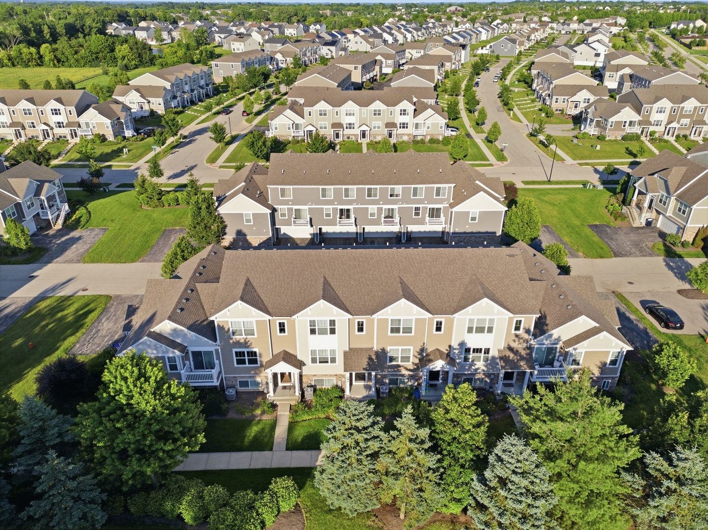 176 Goldenrod Drive, Elgin, IL 60124 176 Goldenrod Drive, Elgin, IL 60124