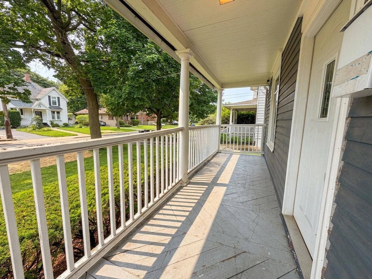 26 Monroe Avenue, Elgin, IL 60123