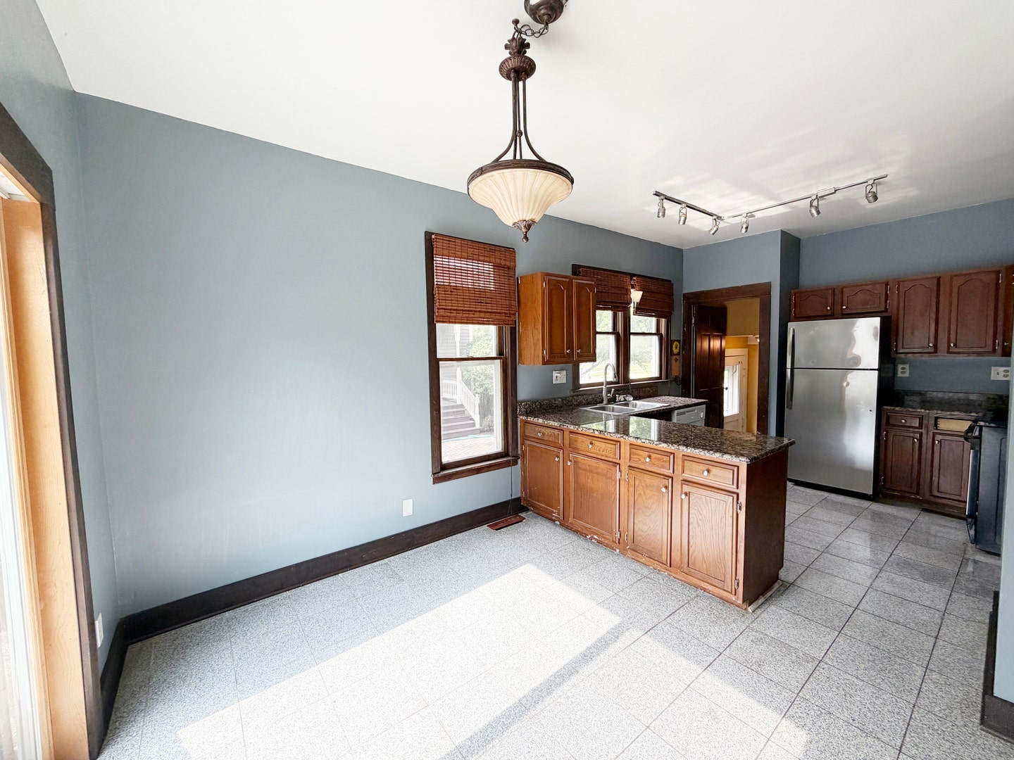26 Monroe Avenue, Elgin, IL 60123
