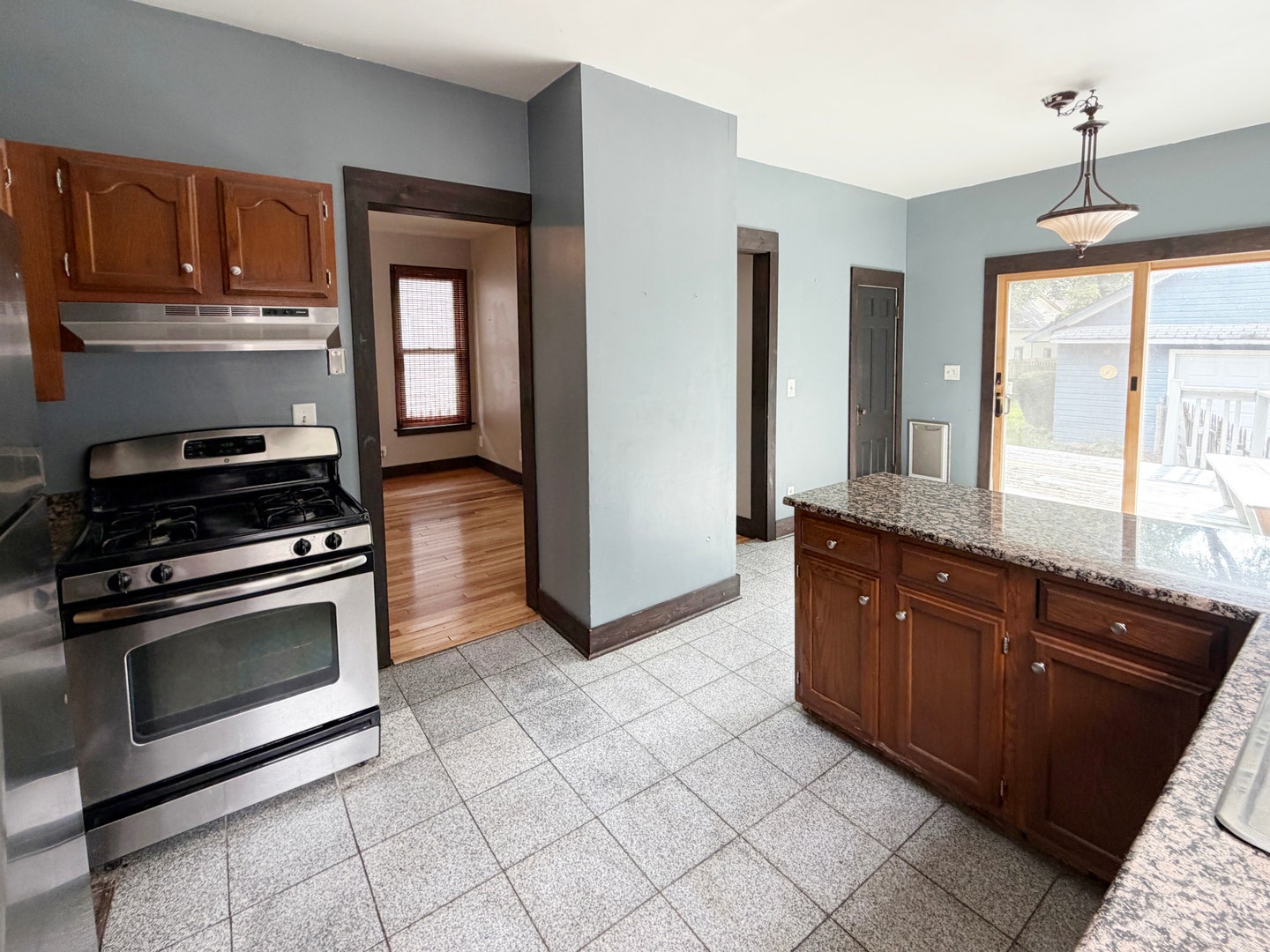26 Monroe Avenue, Elgin, IL 60123