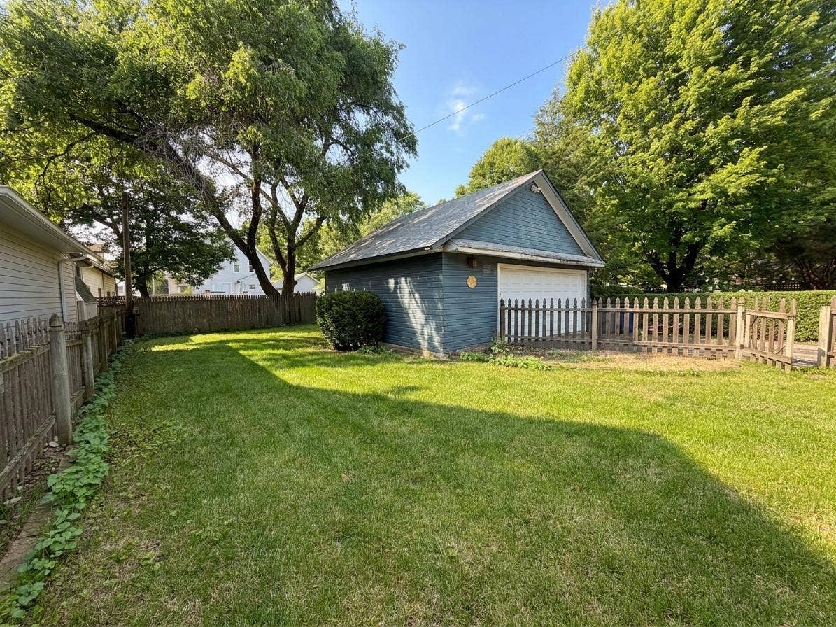 26 Monroe Avenue, Elgin, IL 60123