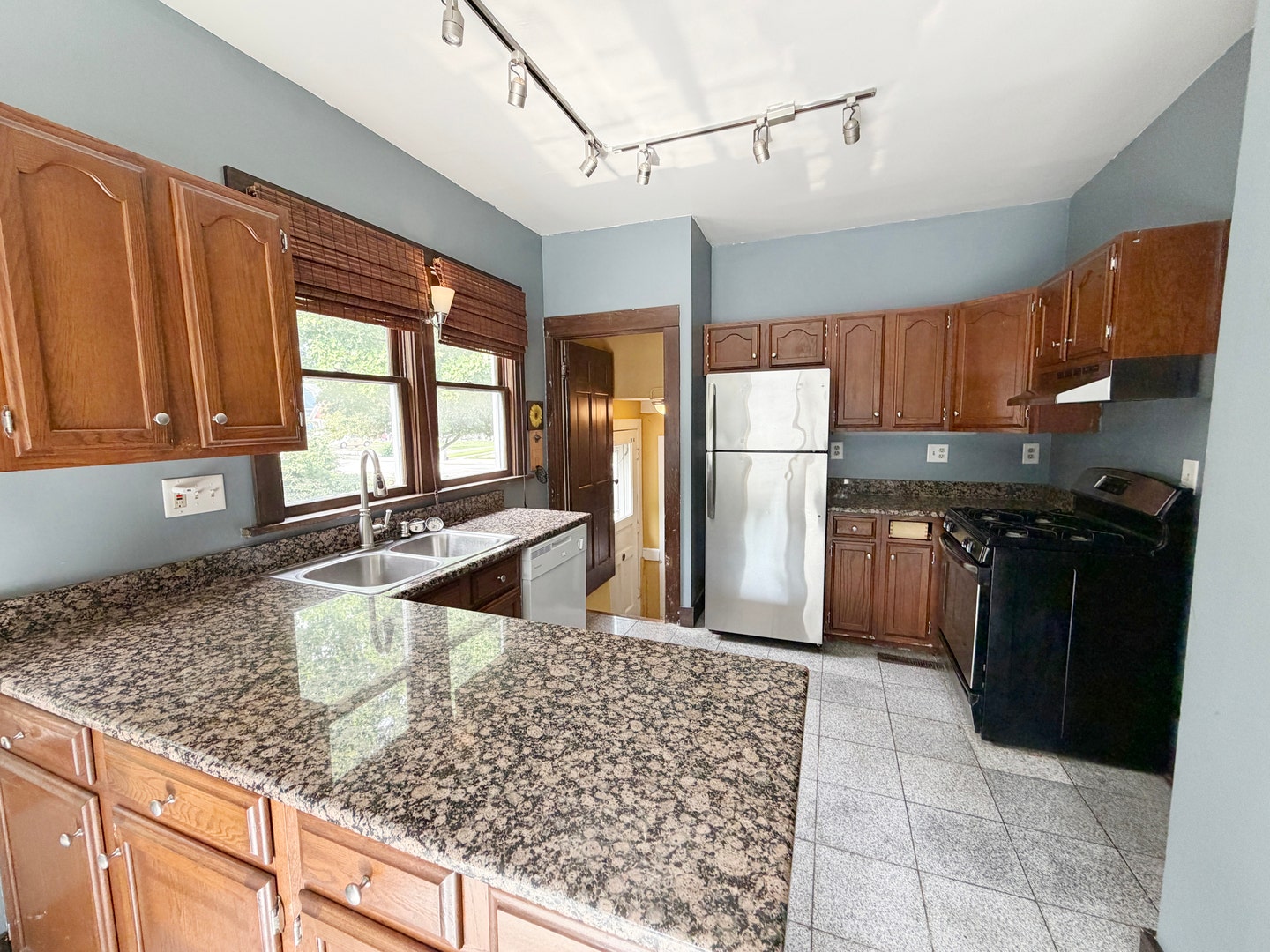 26 Monroe Avenue, Elgin, IL 60123