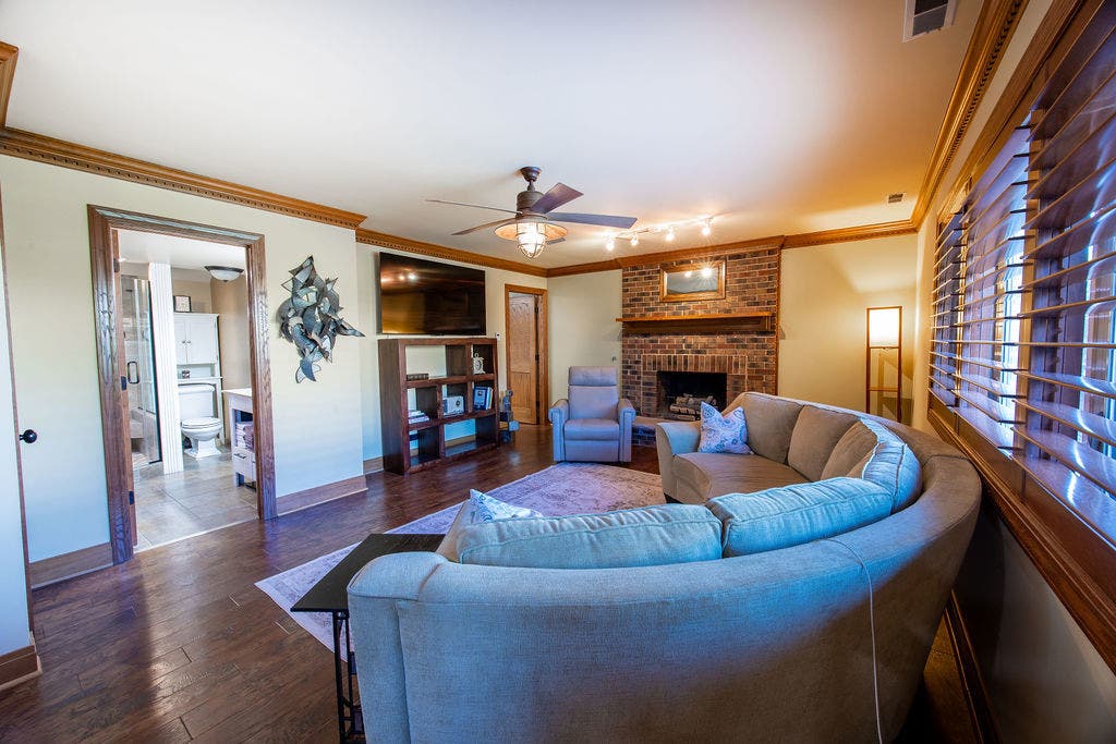 17207 Valley Drive, Tinley Park, IL 60487 17207 Valley Drive, Tinley Park, IL 60487