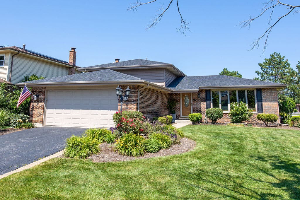 17207 Valley Drive, Tinley Park, IL 60487 17207 Valley Drive, Tinley Park, IL 60487