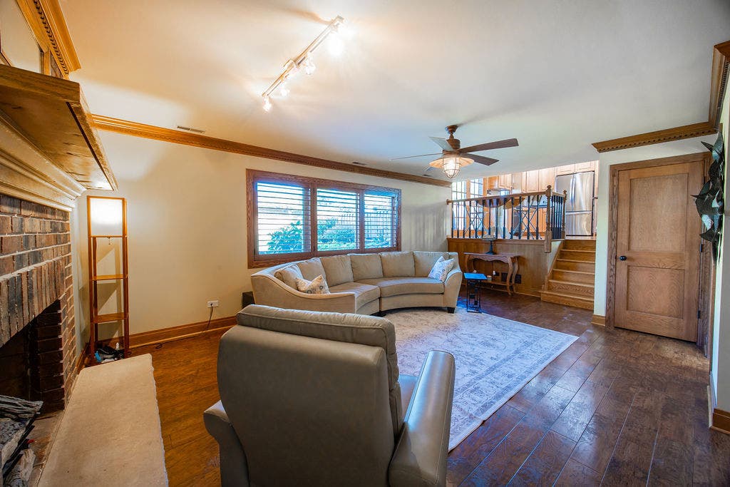 17207 Valley Drive, Tinley Park, IL 60487 17207 Valley Drive, Tinley Park, IL 60487