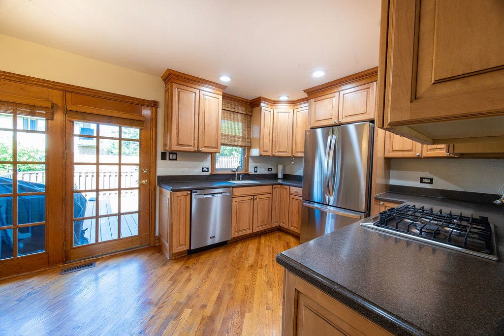 17207 Valley Drive, Tinley Park, IL 60487 17207 Valley Drive, Tinley Park, IL 60487